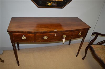 Lot 735 - Serving table