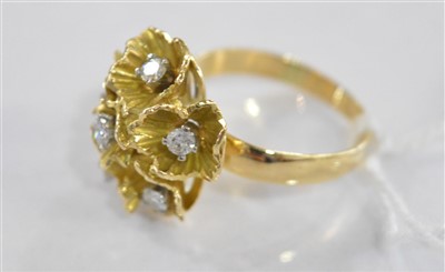 Lot 94 - Diamond dress ring