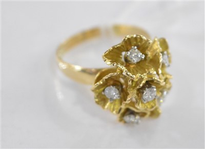 Lot 94 - Diamond dress ring
