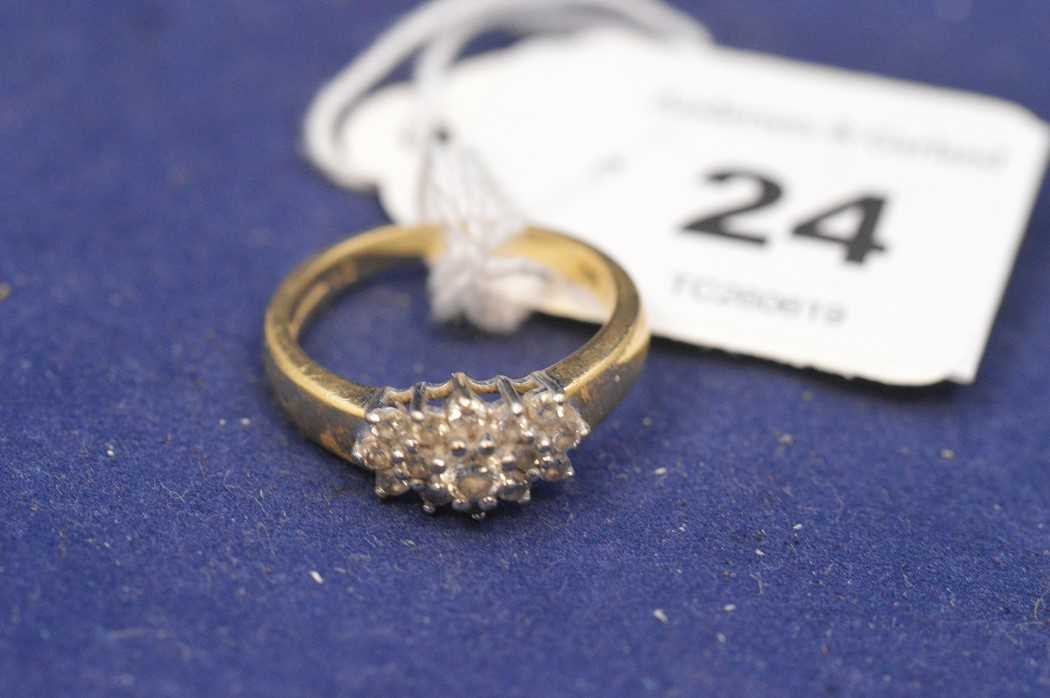 Lot 24 - 18ct diamond ring