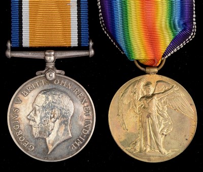 Lot 1670 - A pair of First World War medals