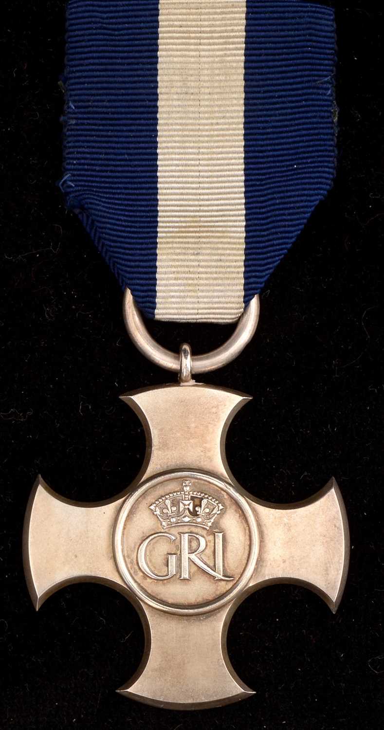Lot 1542 - Distinguished Service Cross