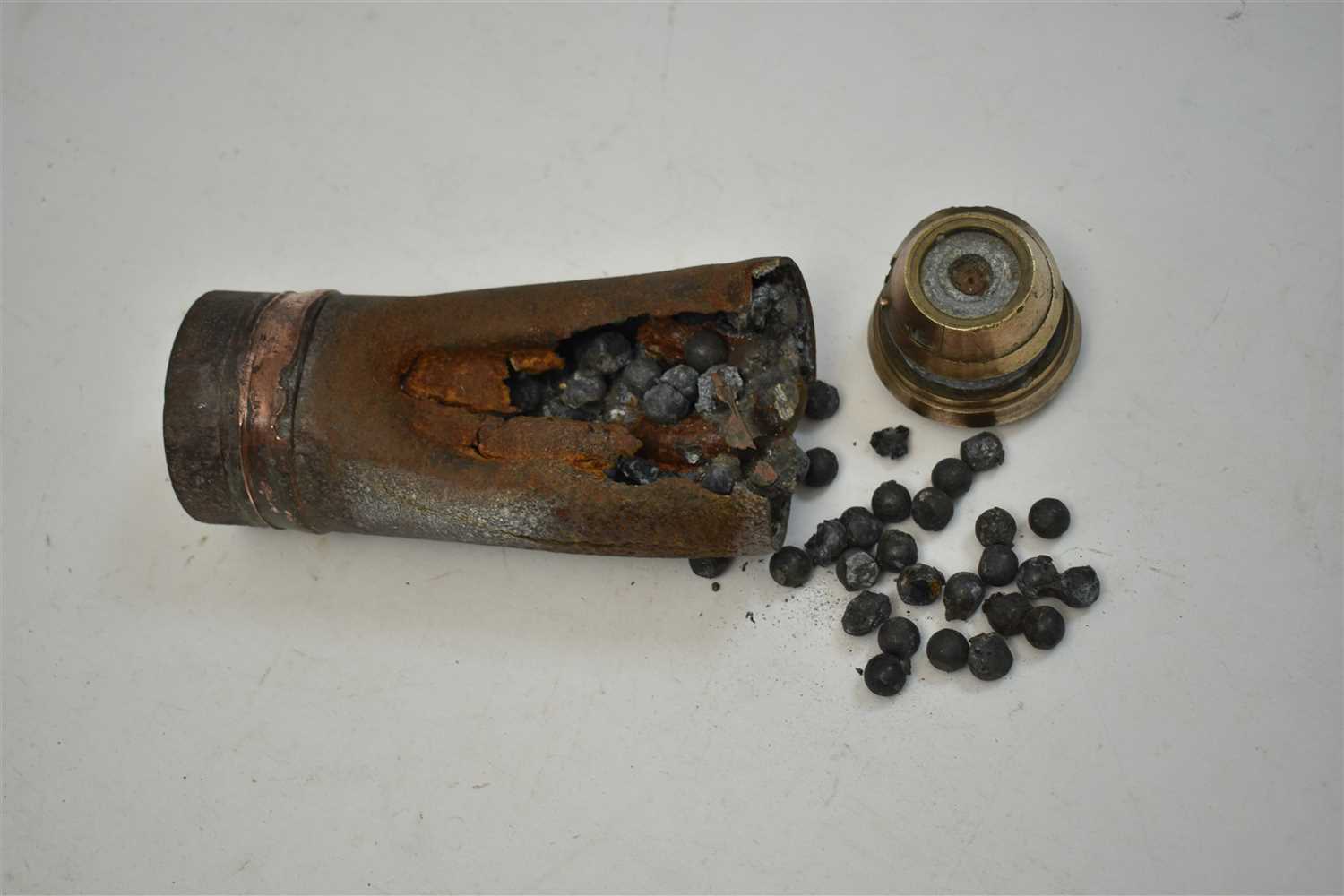 Lot 118 - Partially exploded shell