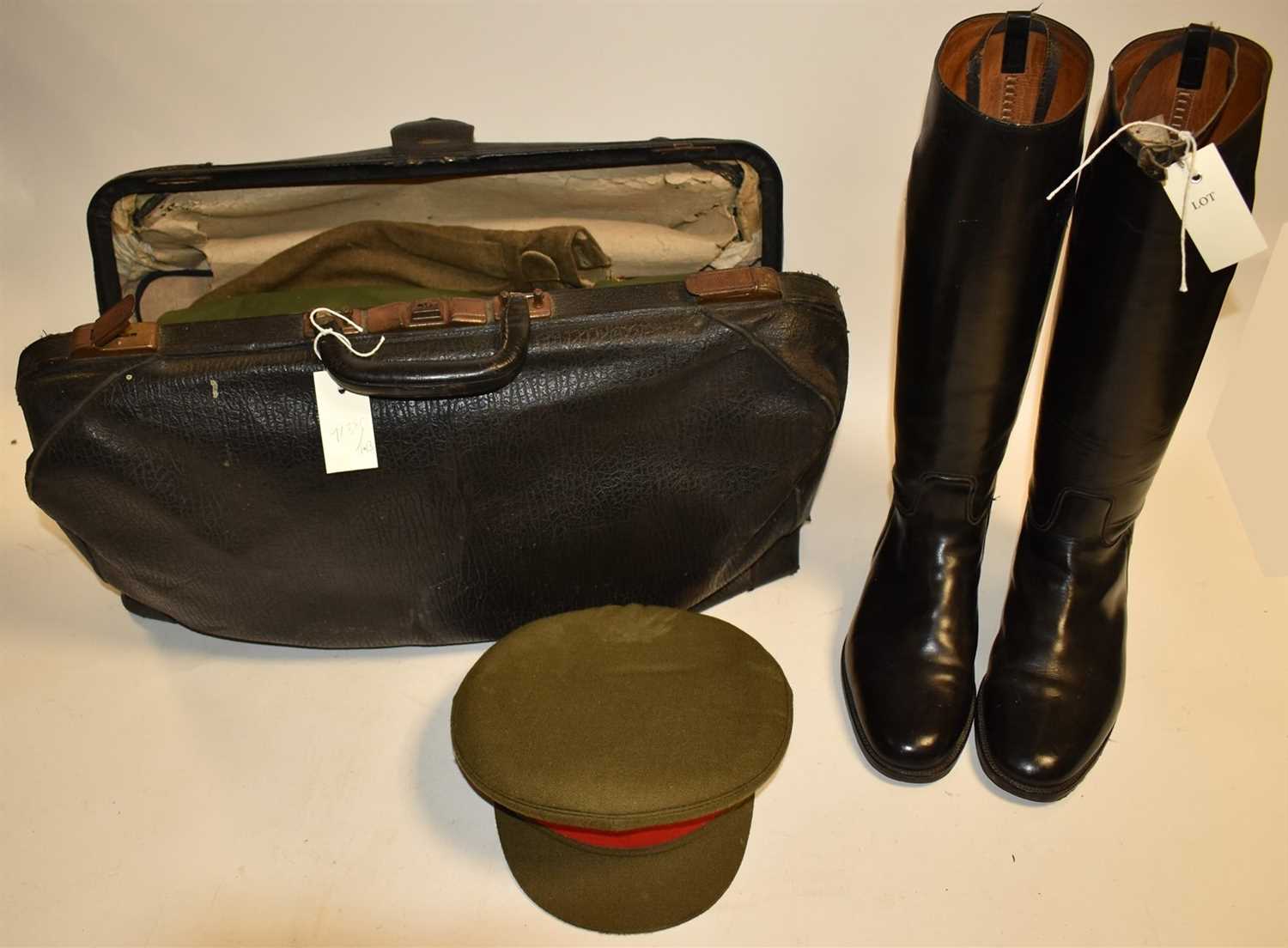 Lot 8 - Military clothing