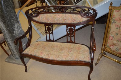 Lot 738 - Sofa and armchairs