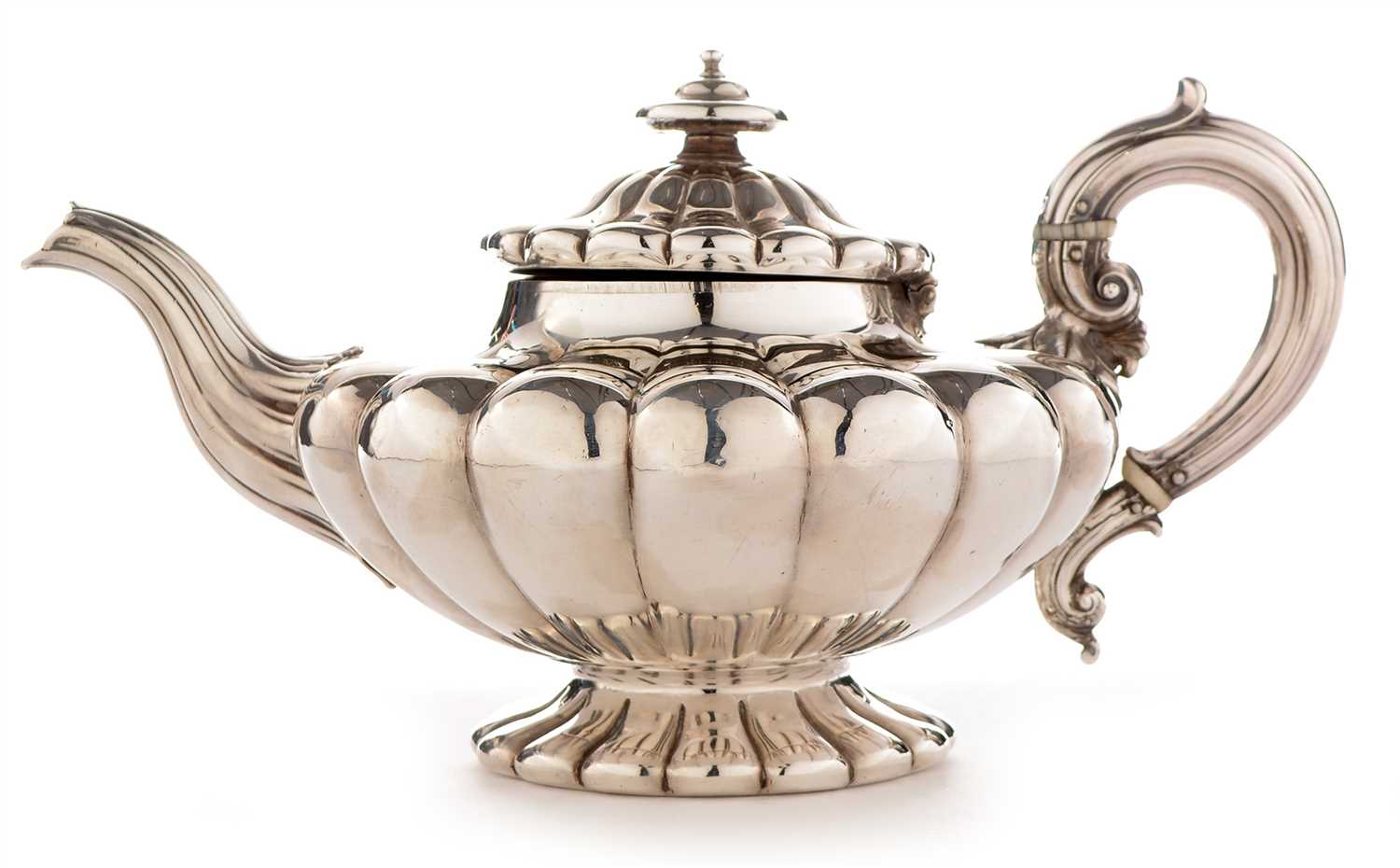 Lot 215 - A William IV teapot