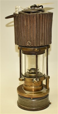 Lot 267 - Patterson Type HCP lamp