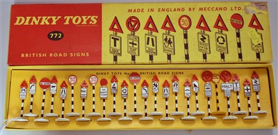 Lot 154 - Dinky British Road Signs