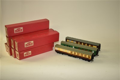 Lot 159 - Hornby Dublo cars and coaches