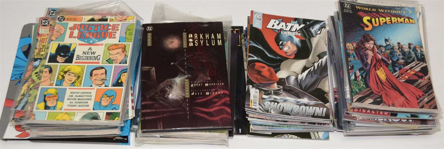 Lot 947 - Batman Graphic Novels