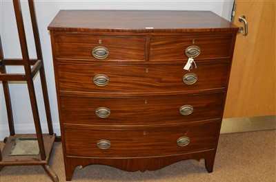 Lot 638 - Bowfront chest