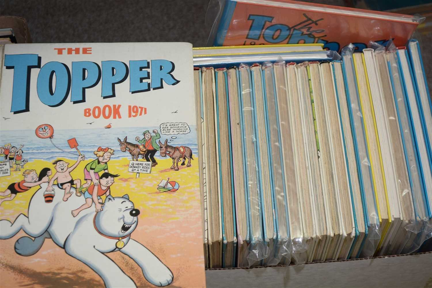 Lot 901 - The Topper Annual