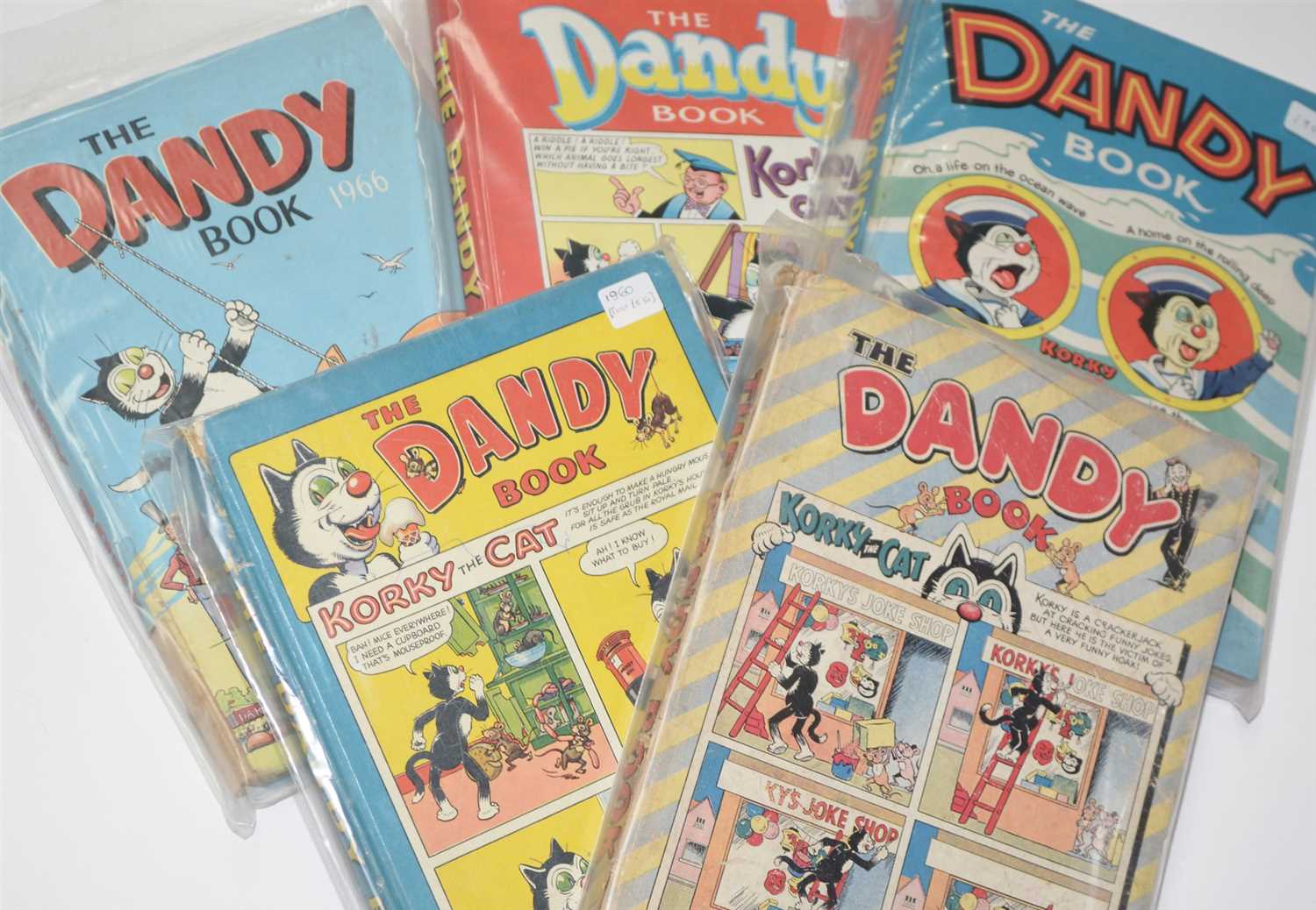 Lot 904 - Dandy Books