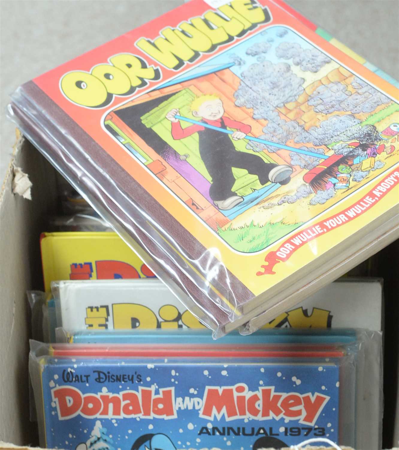 Lot 913 - The Broons, and Oor Wullie Comics