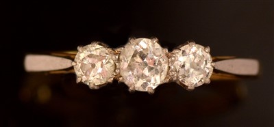Lot 163 - Three stone diamond ring