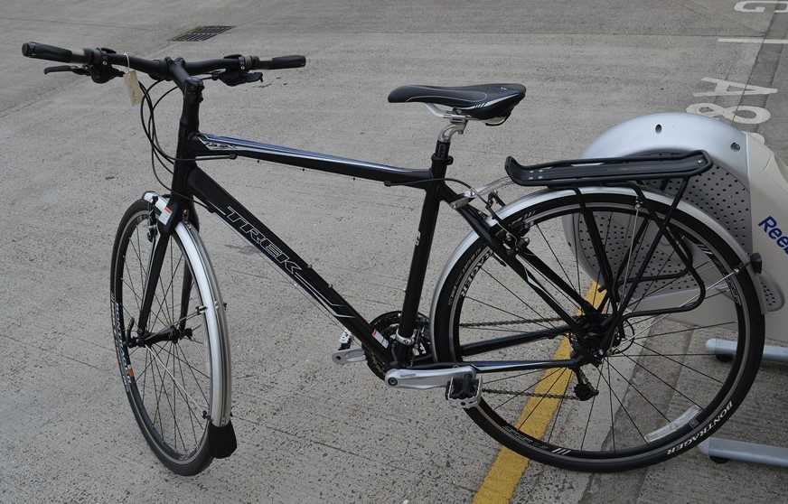 Lot 433 - Trek Hybrid bicycle