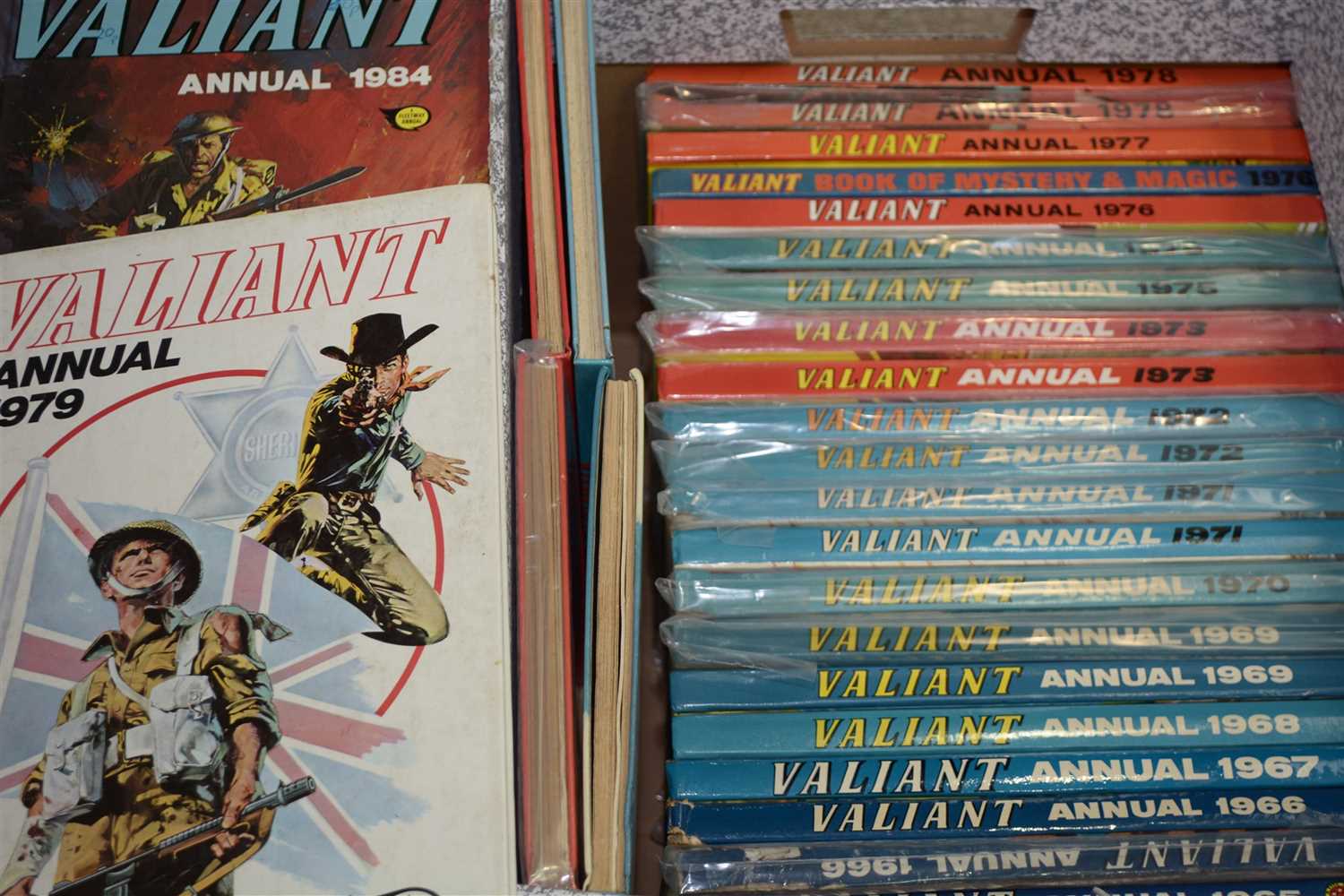 Lot 918 - A Collection of Valiant Annuals