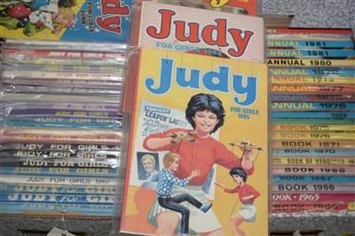 Lot 922 - A large collection of girls annuals