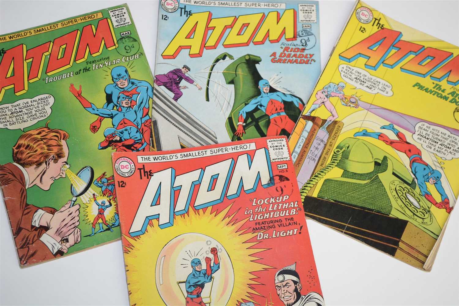 Lot 1513 - The Atom Comics