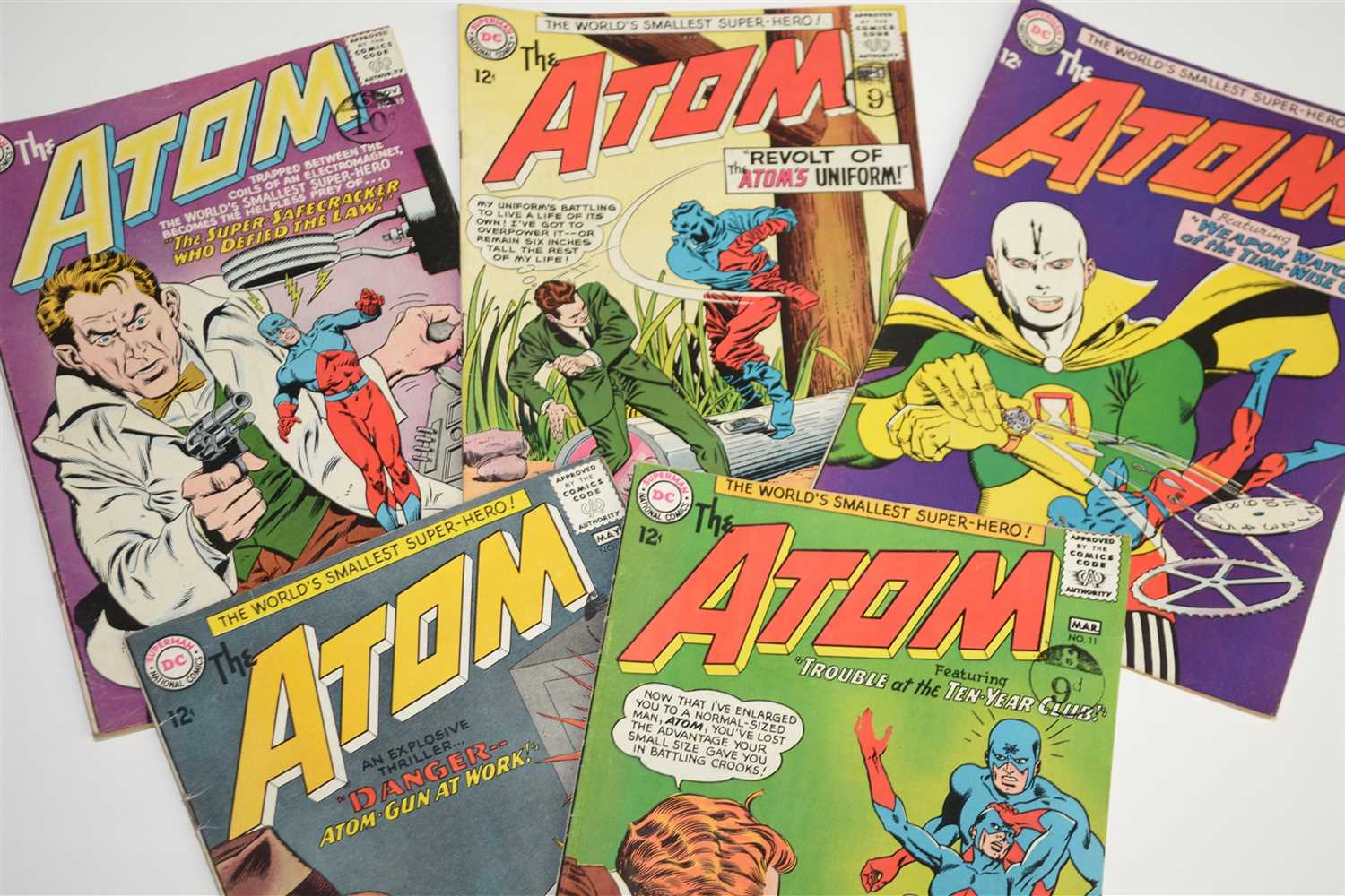 Lot 1514 - The Atom Comics