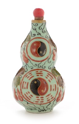 Lot 382 - Chinese double gourd porcelain snuff bottle