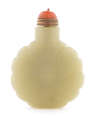 Lot 394 - Chinese green jade snuff bottle