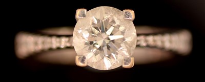 Lot 146 - A solitaire diamond ring