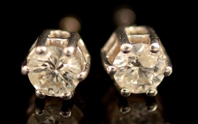 Lot 98 - A pair of diamond stud earrings