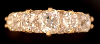Lot 150 - Five stone diamond ring