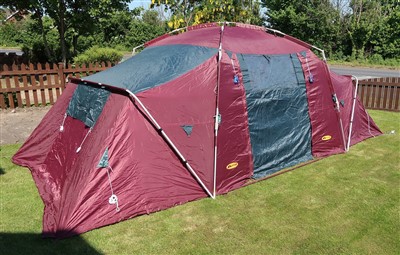 Lot 103 - Camping tent