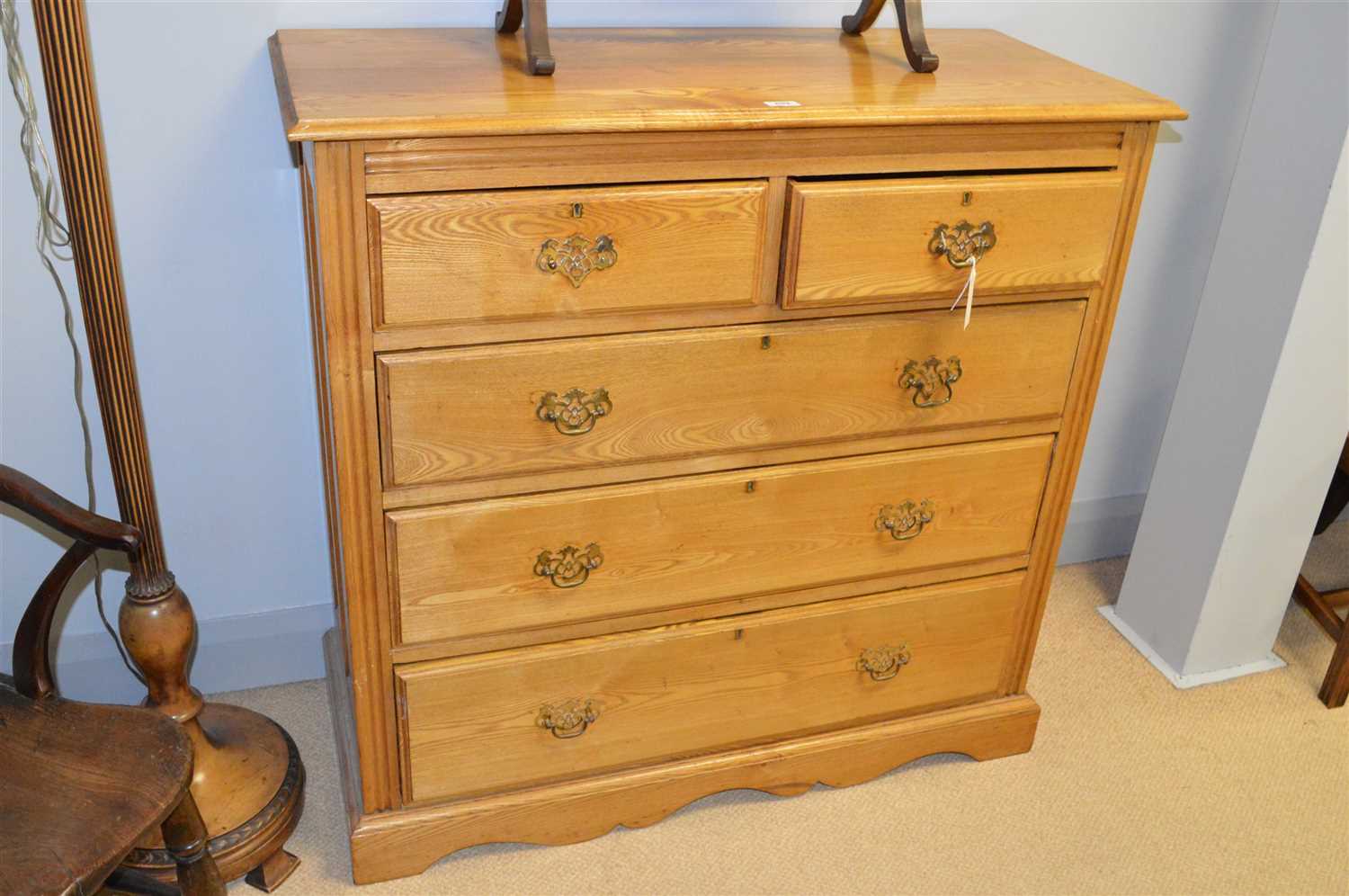 Lot 652 - Chest of drawers