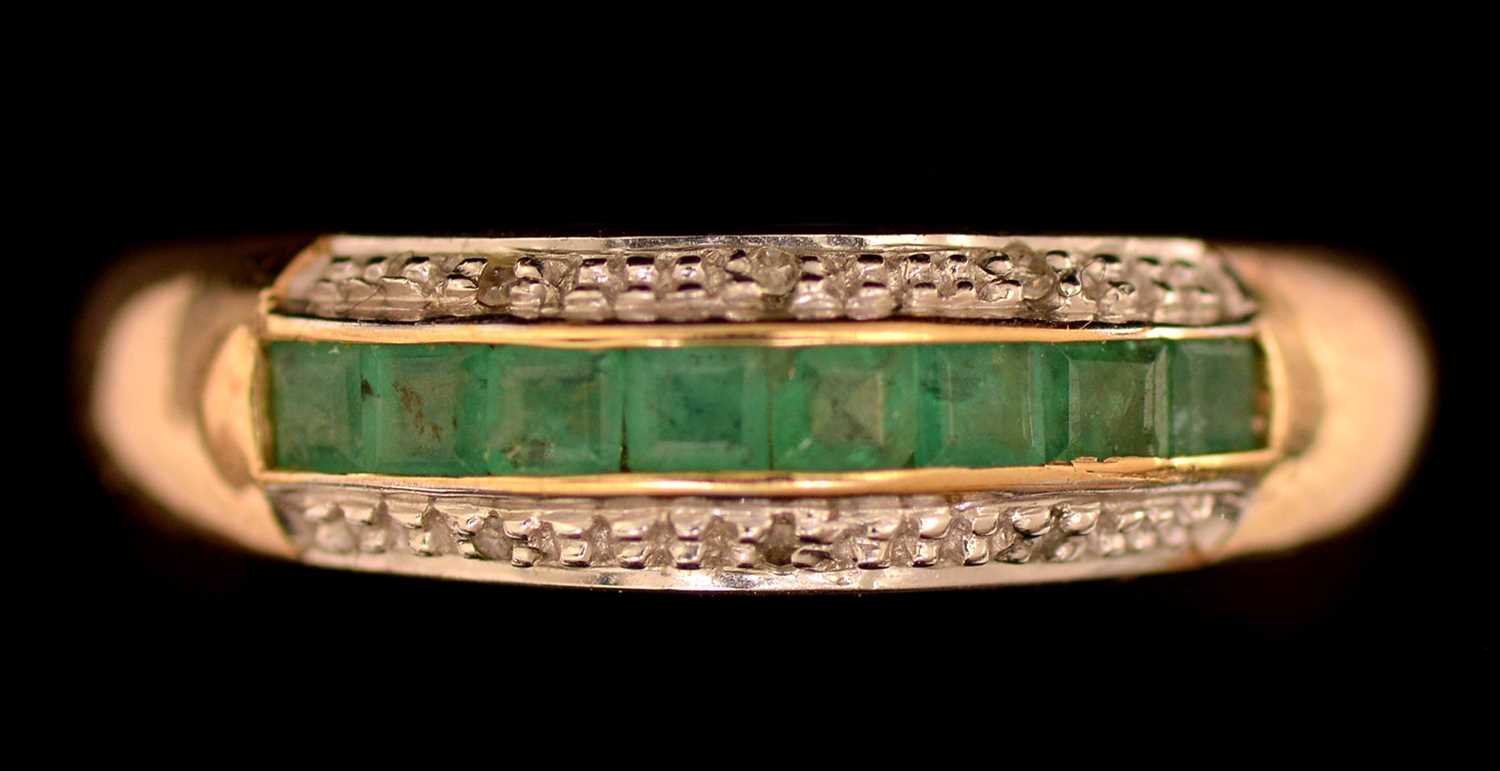 Lot 120 - Emerald and diamond ring