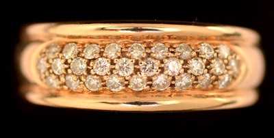 Lot 89 - Diamond dress ring