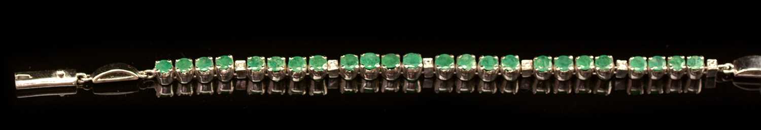 Lot 123 - Emerald and diamond bracelet