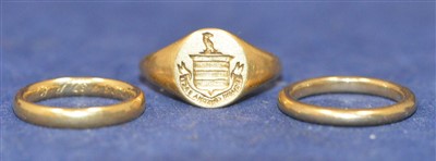 Lot 170 - 18ct and 9ct gold rings