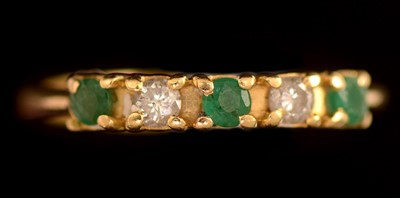 Lot 122 - Emerald and diamond ring