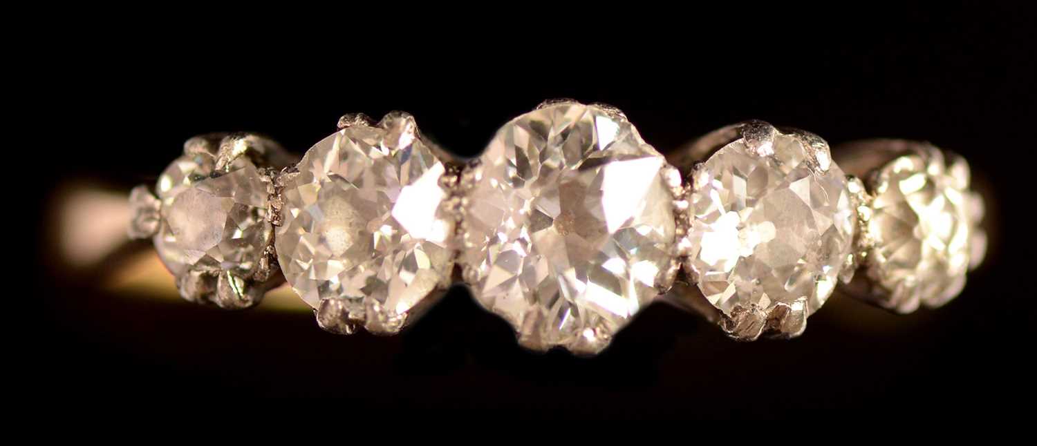 Lot 155 - Five stone diamond ring