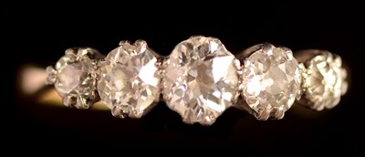 Lot 155 - Five stone diamond ring