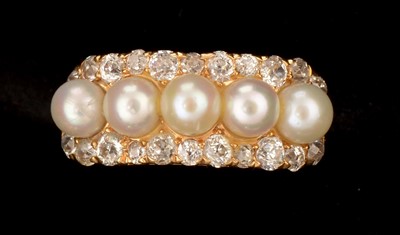 Lot 88 - Pearl and diamond ring