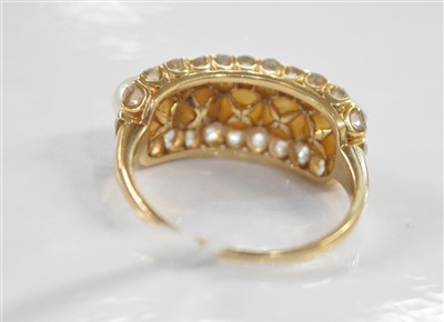 Lot 143 - Pearl and diamond ring