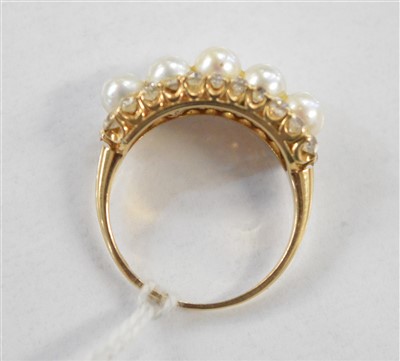 Lot 143 - Pearl and diamond ring