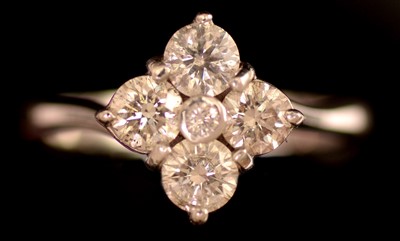 Lot 152 - A diamond ring