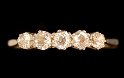 Lot 190 - Five stone diamond ring