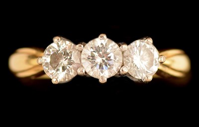 Lot 182 - Three stone diamond ring