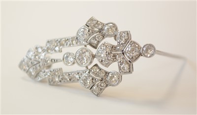 Lot 115 - Art Deco diamond brooch