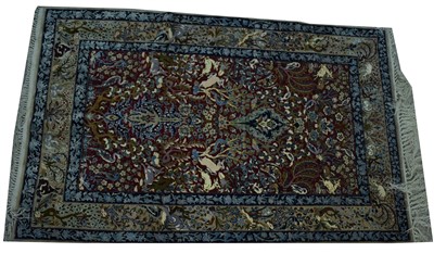 Lot 915 - Isfahan rug