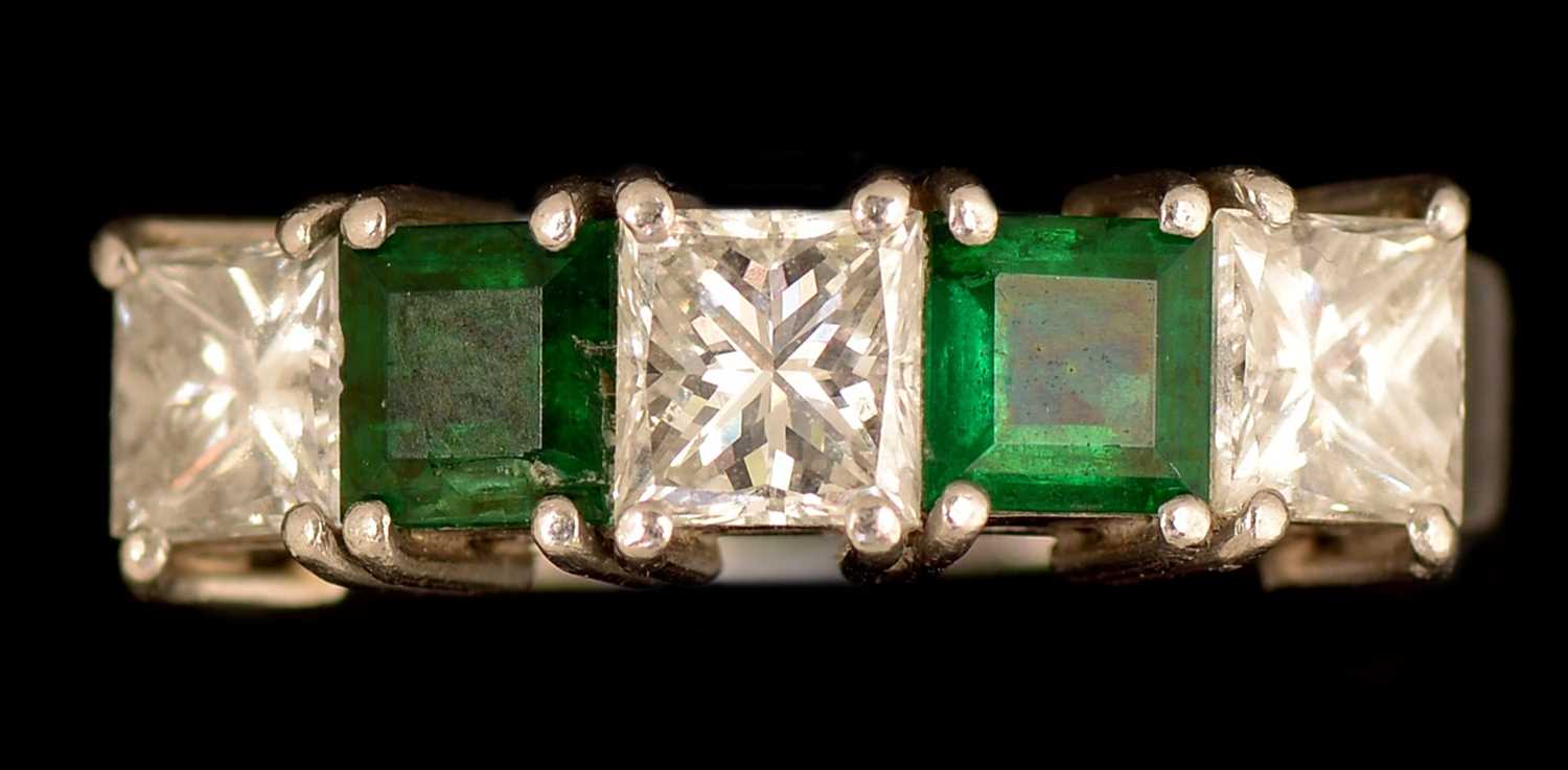 Lot 188 - Emerald and diamond ring