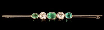 Lot 61 - Emerald and diamond brooch