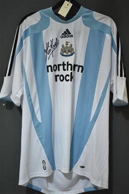 Lot 1548 - A Newcastle United away shirt, No. 7.