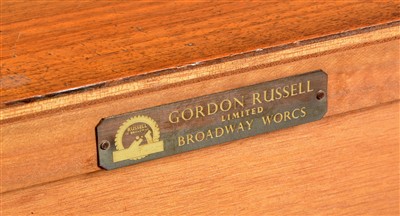 Lot 1591 - Gordon Russell of Broadway dining room suite.